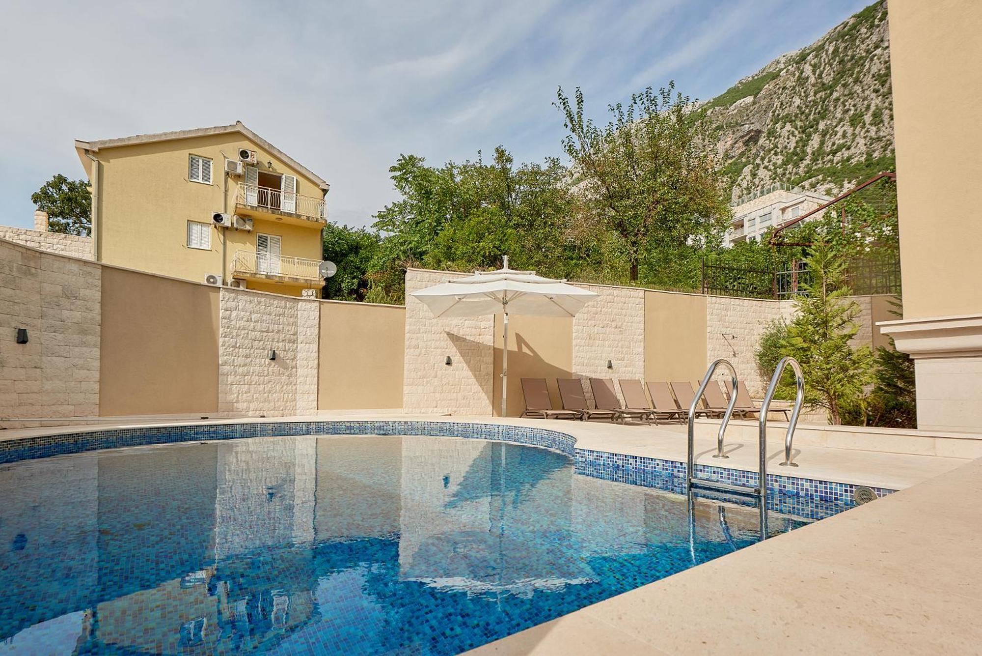 2Montenegro Limeta Apartments With Pool Kotor Buitenkant foto